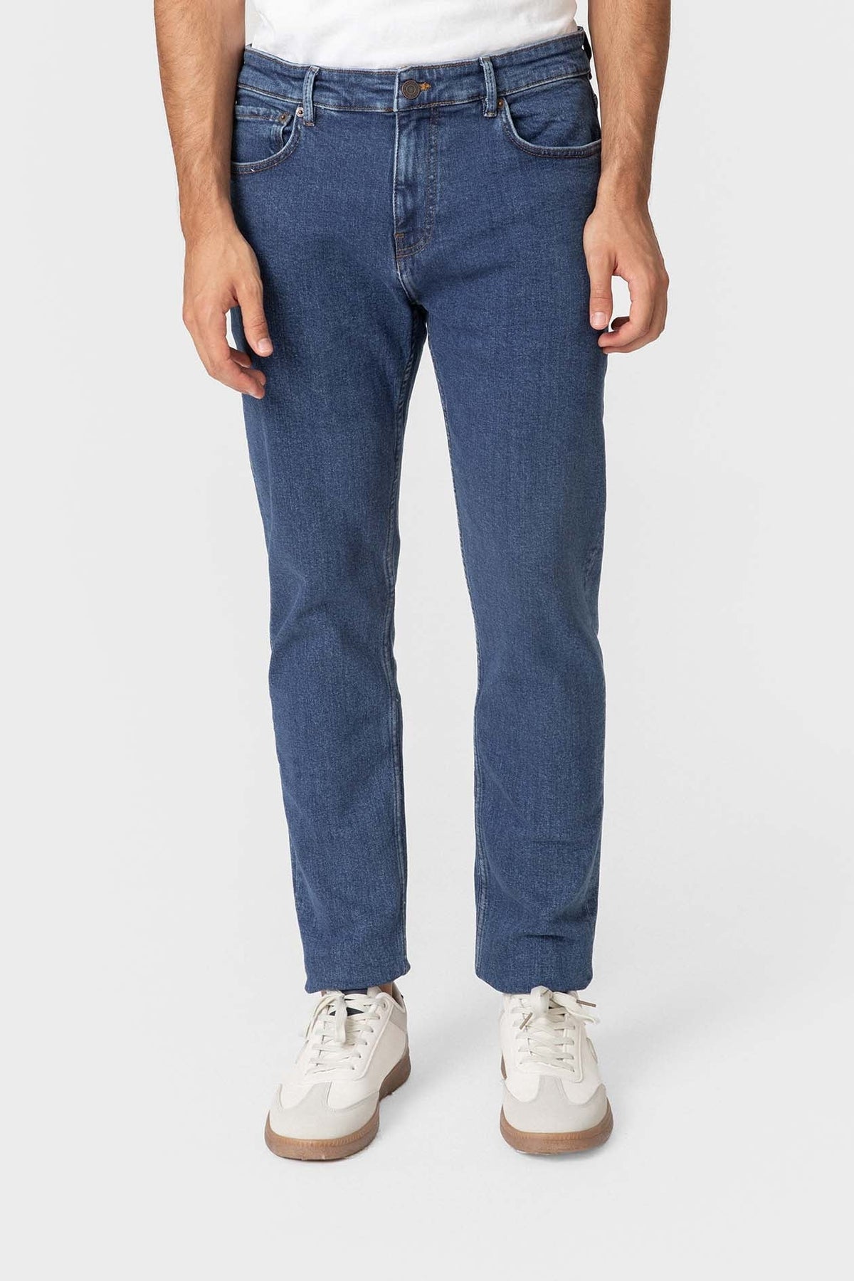 Regular-Jeans im Five-Pocket-Stil — Bild 1