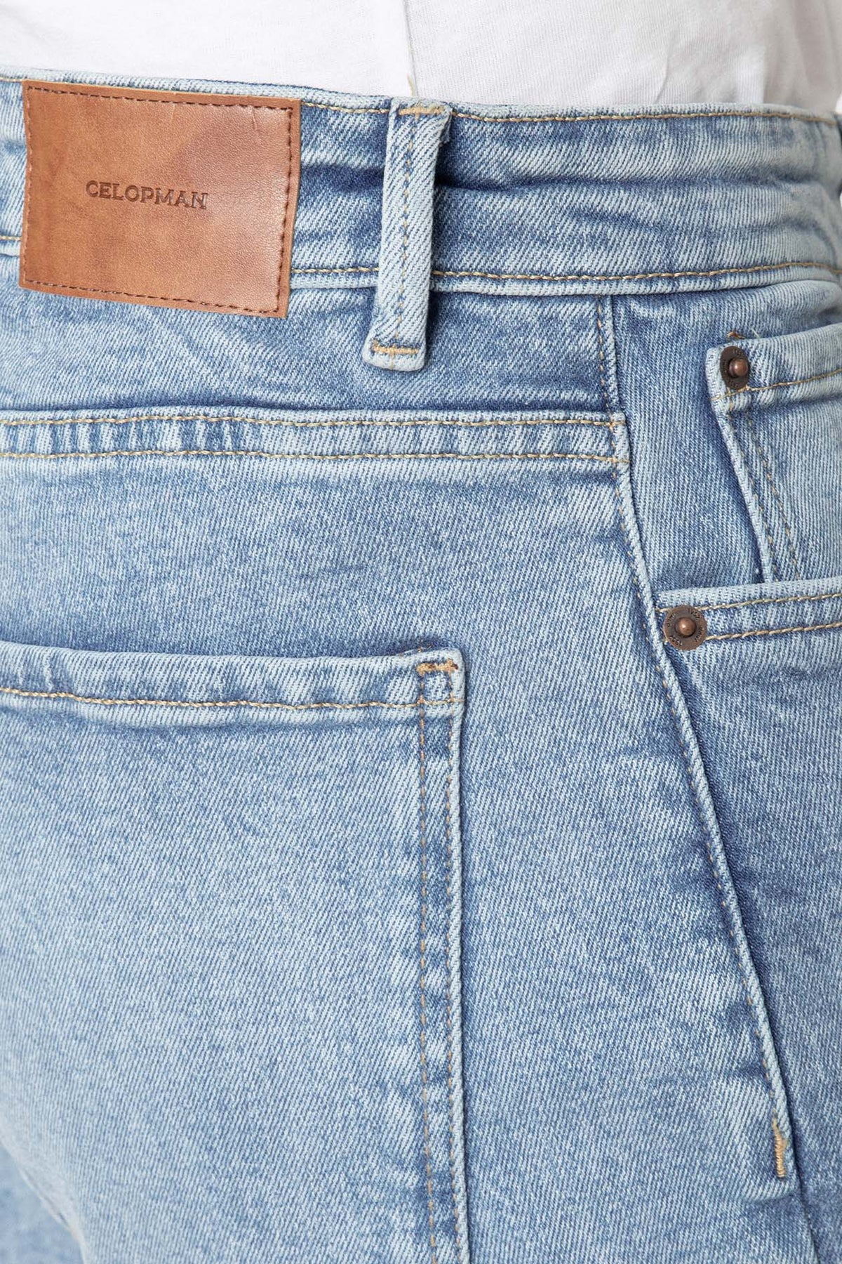 Jean regular avec surpiqûres camel — image 4