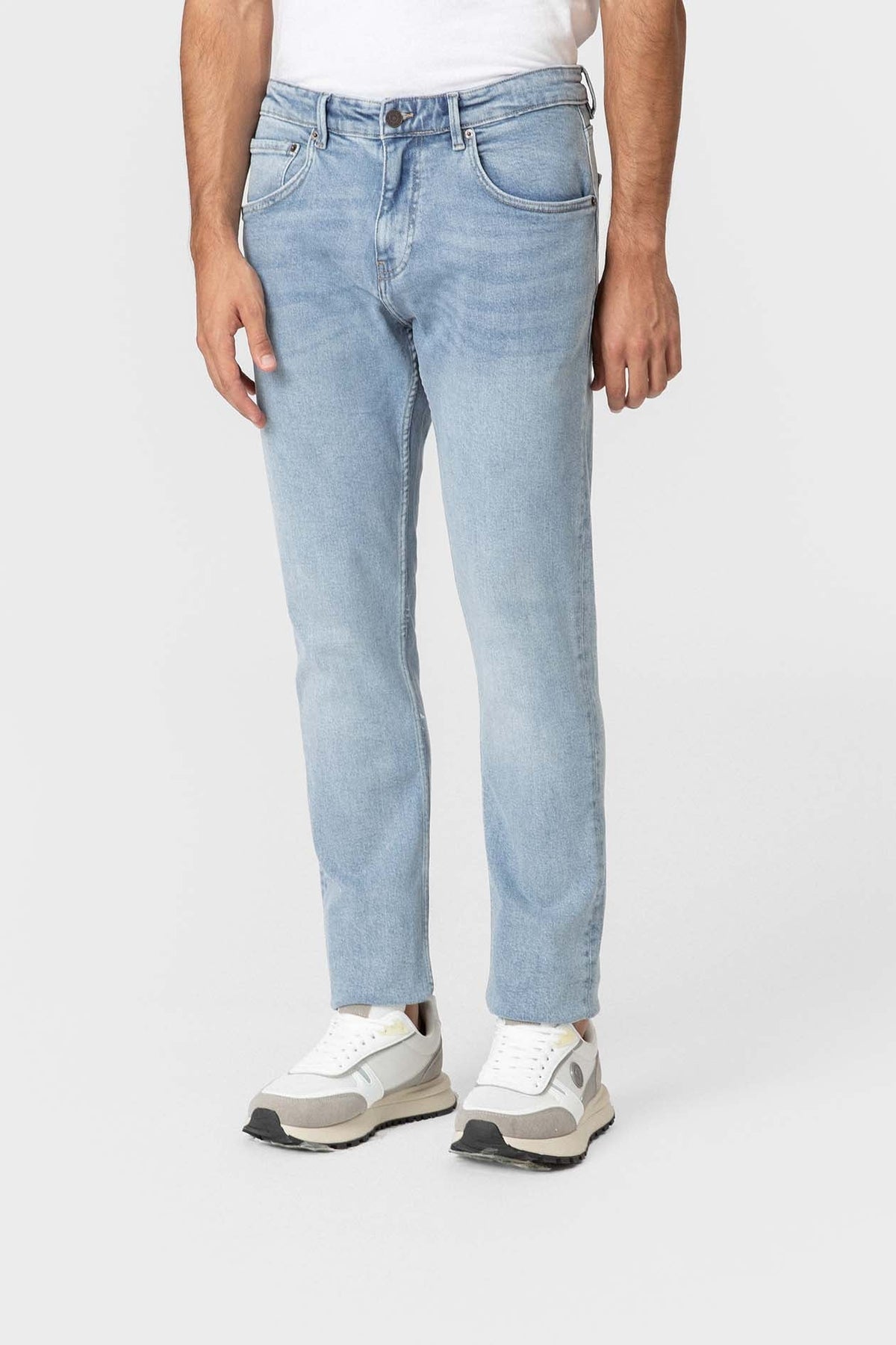 Jean slim avec étiquette effet cuir — image 1