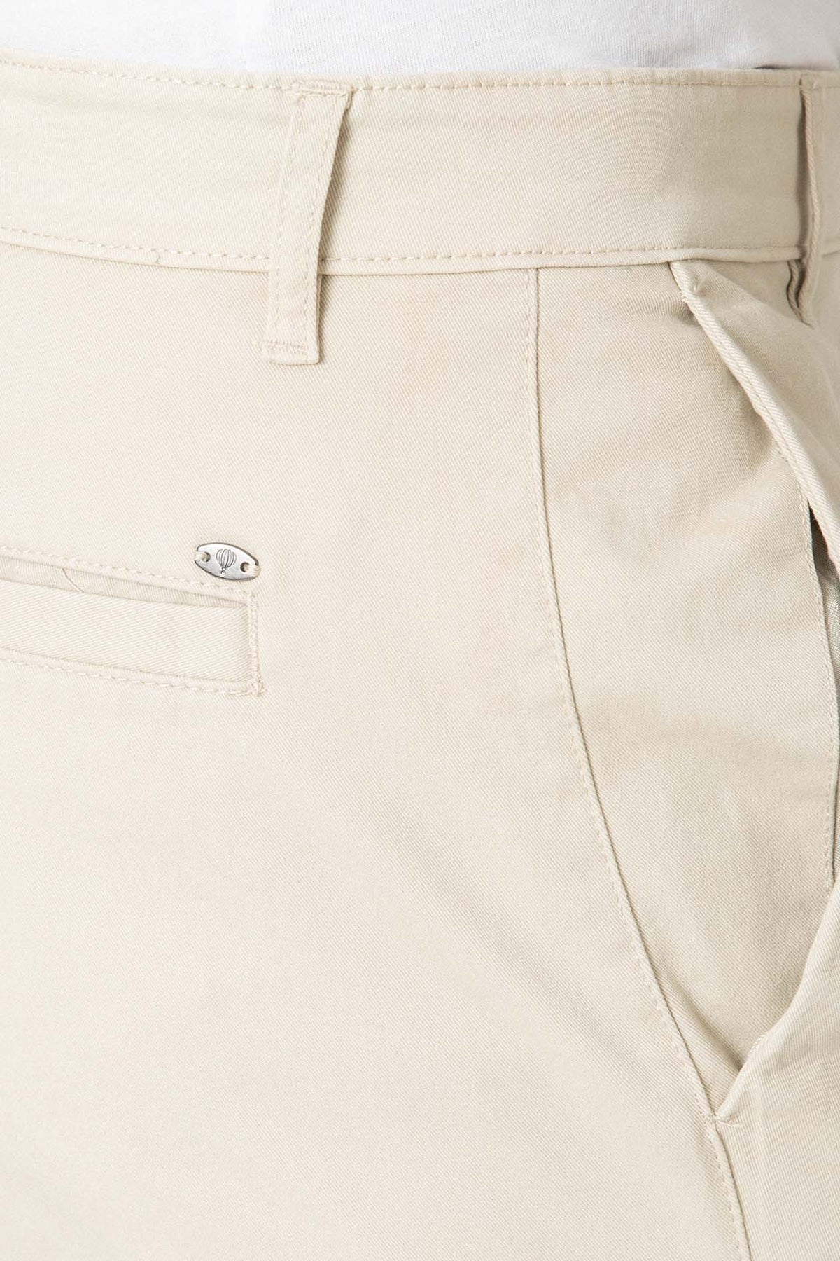 CHINO BÁSICO SLIM BEIGE CLARO