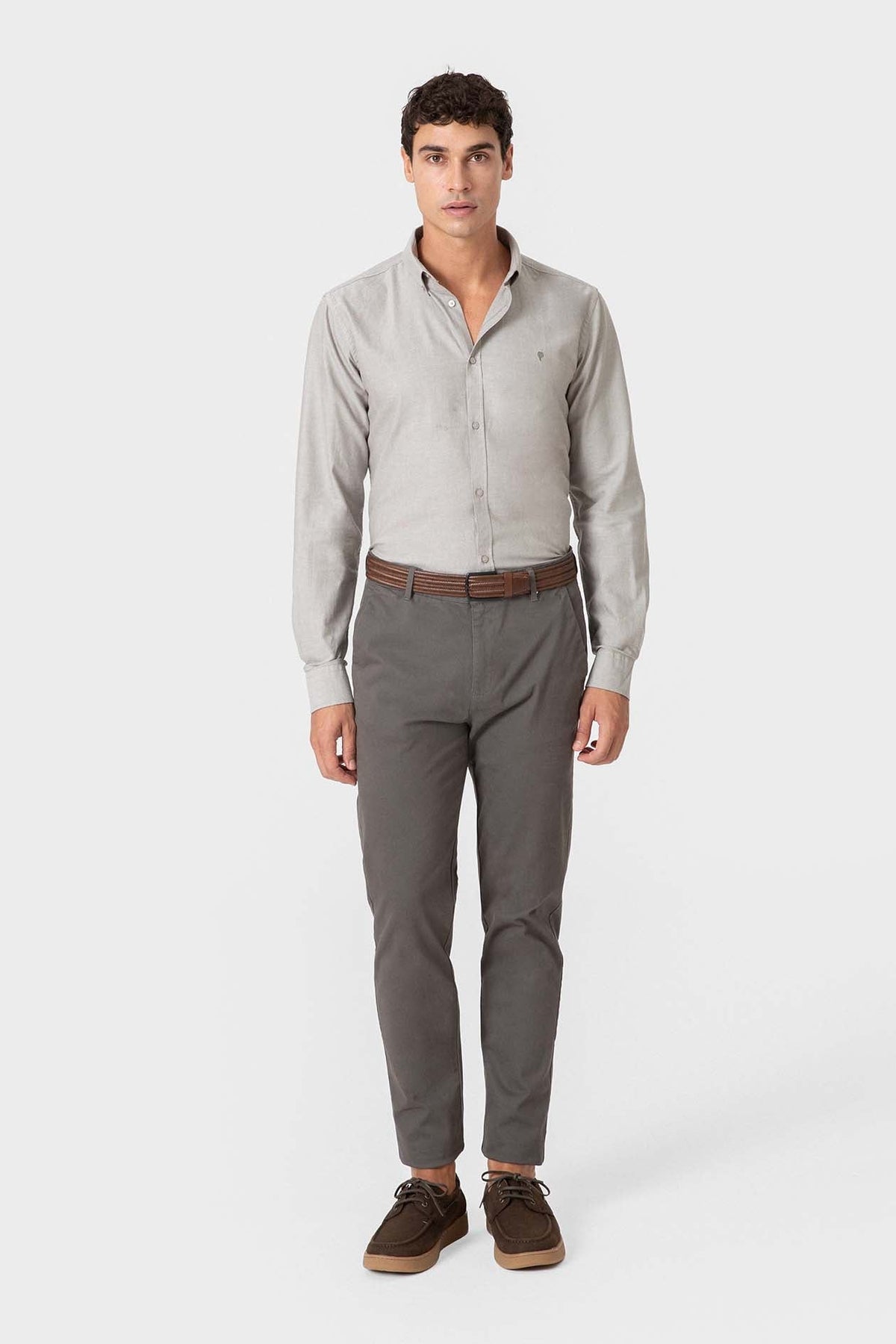 CHINO BÁSICO SLIM GRÍS