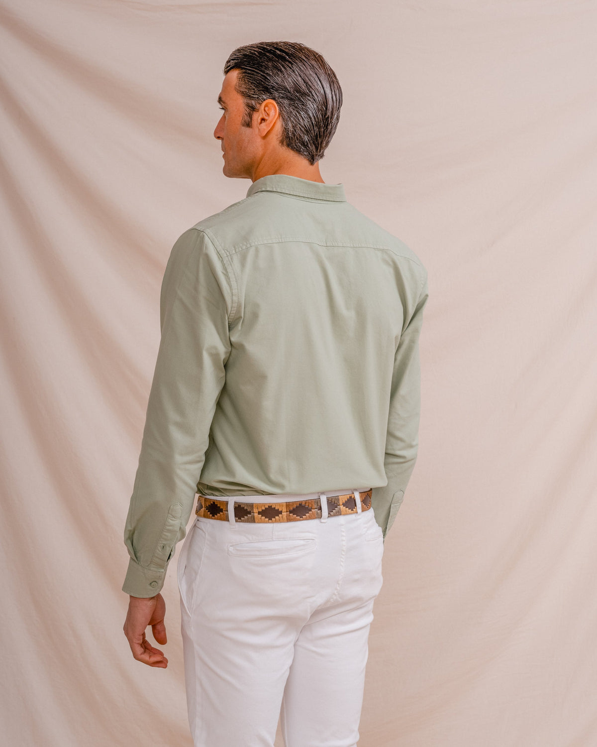 Camisa Oxford verde lisa de corte regular de Celopman, imagen 4
