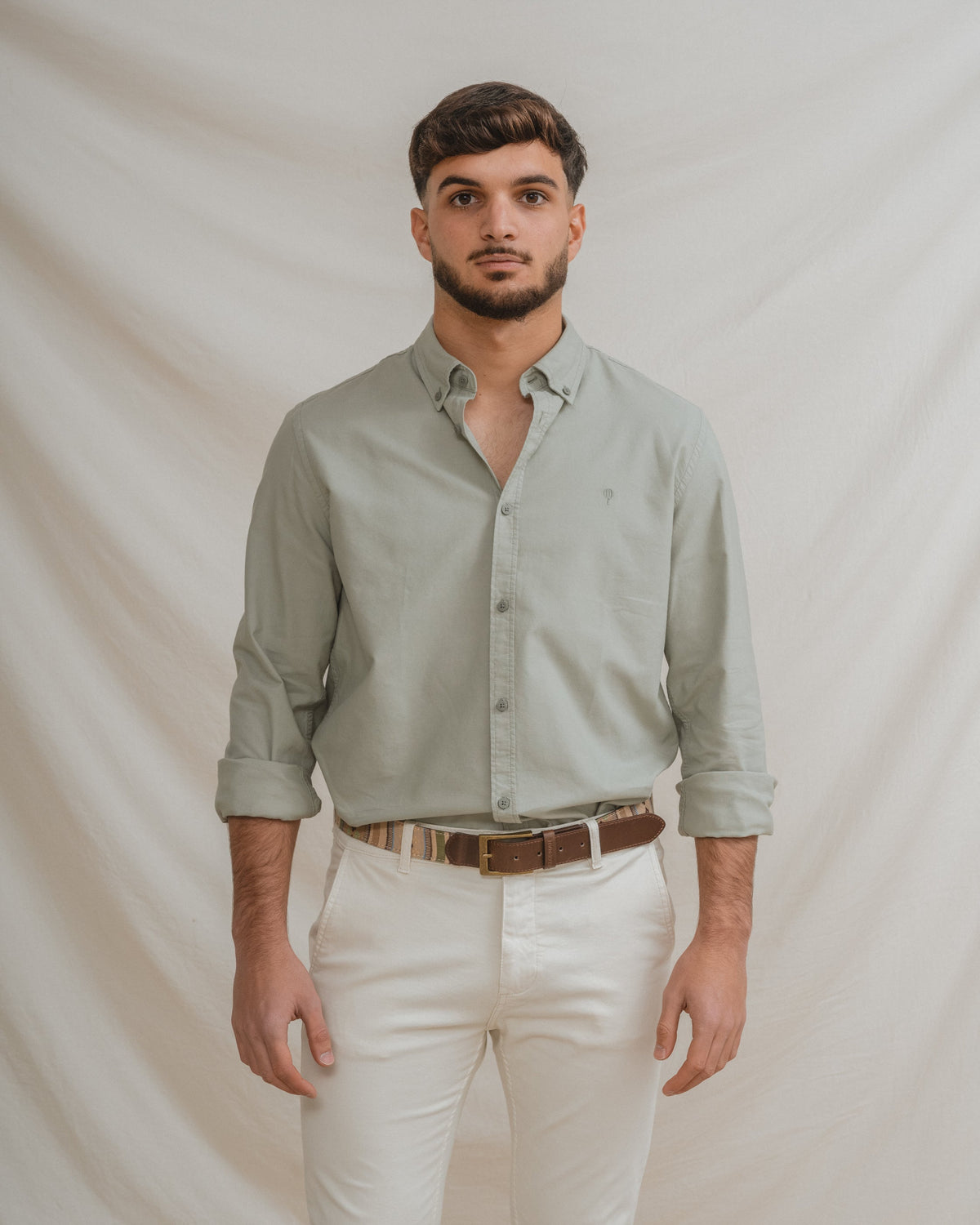 Chemise Oxford verte unie avec logo ton sur ton — image 1