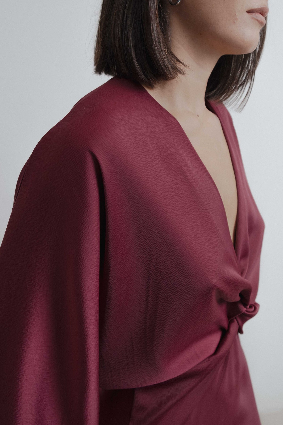 VESTIDO SATINADO NUDO