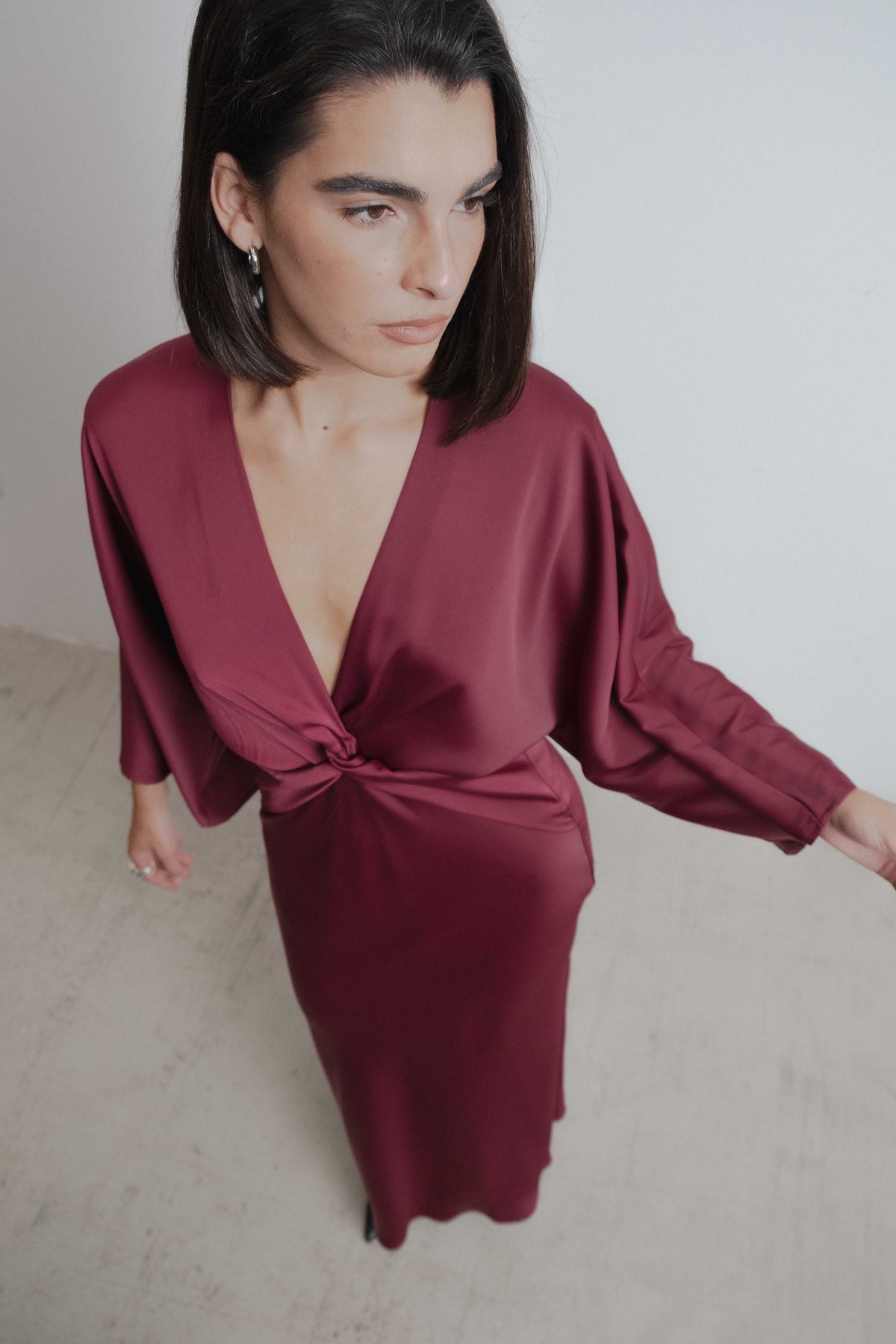 VESTIDO SATINADO NUDO