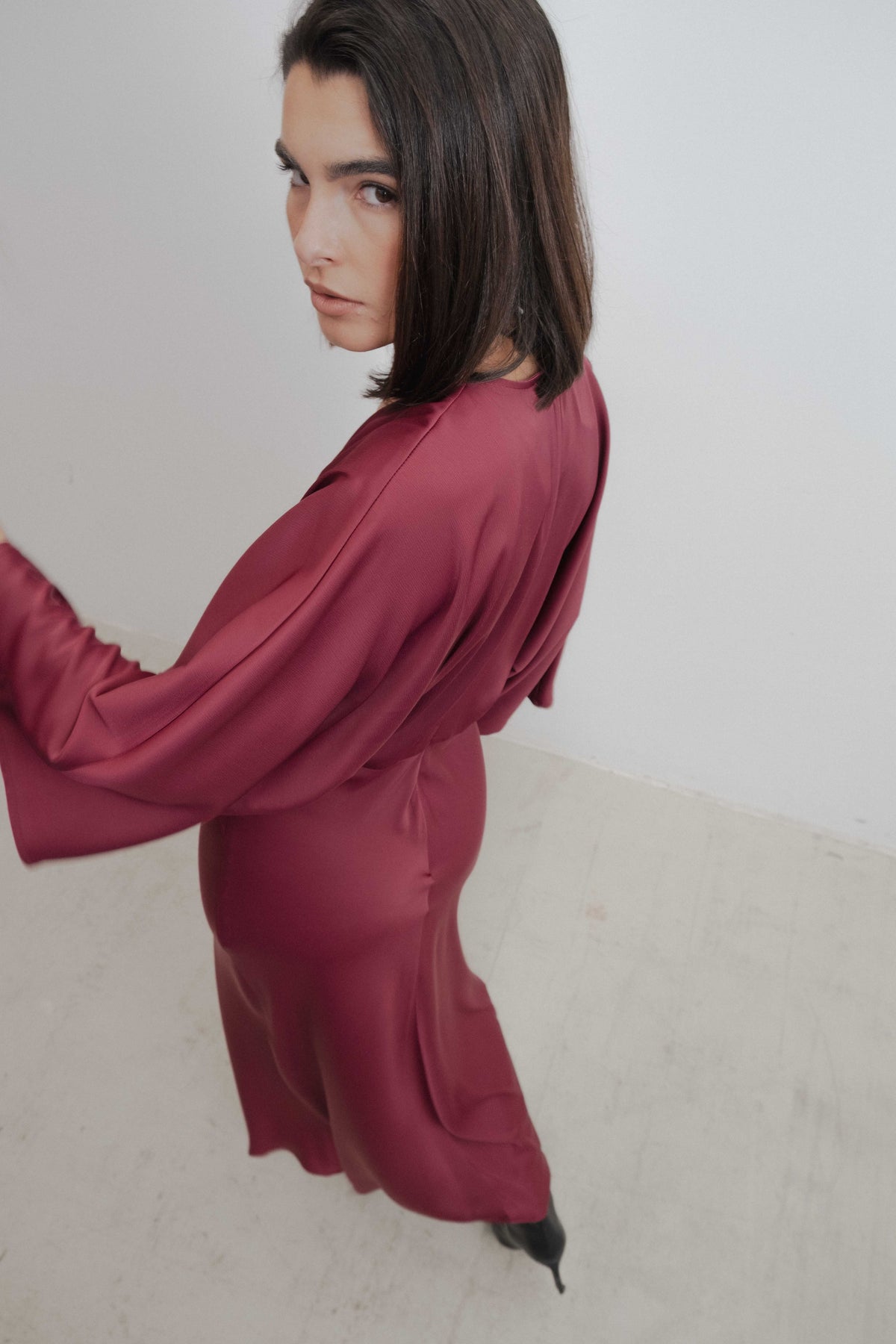 VESTIDO SATINADO NUDO