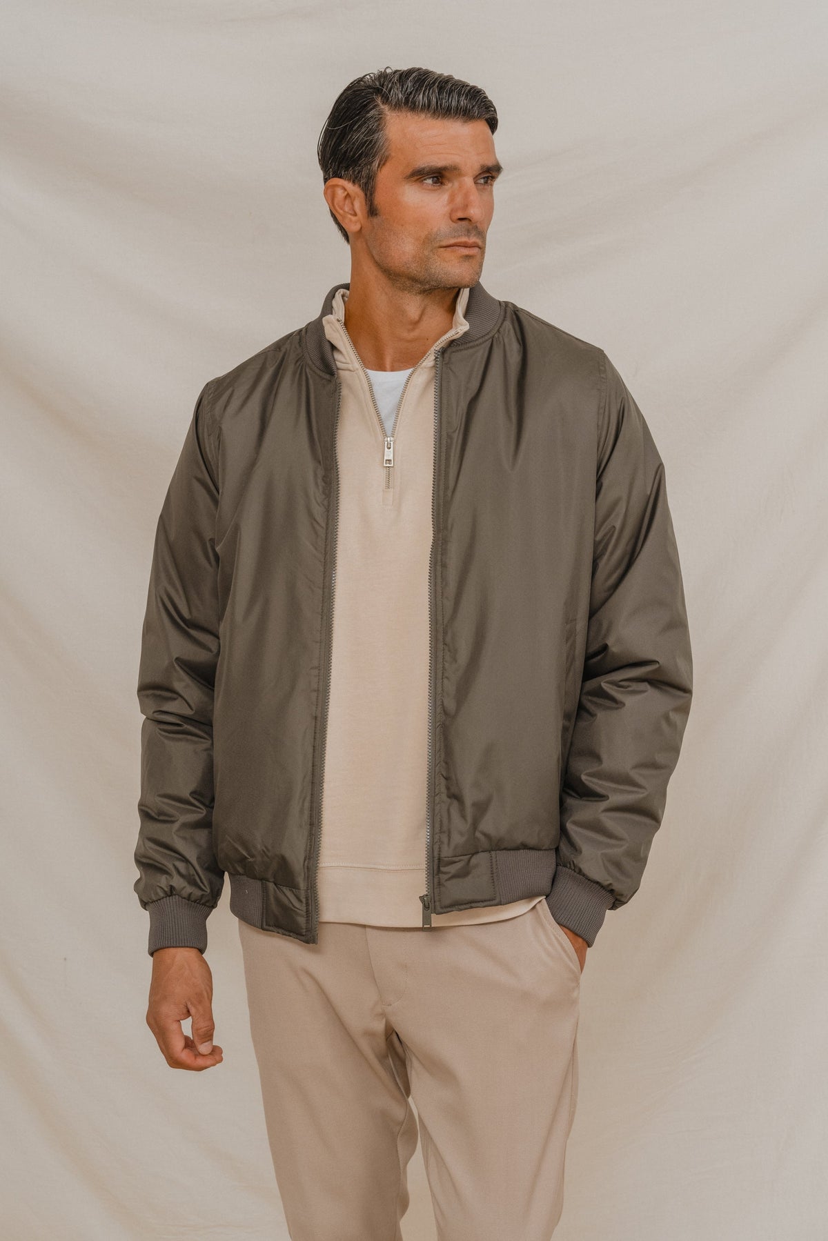 Cazadora bomber verde · vista 4