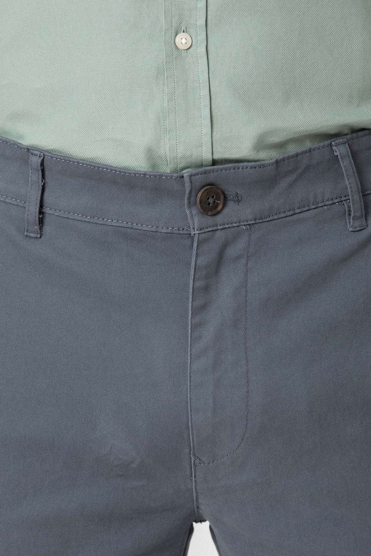 Pantalón chino básico slim marino · vista 4