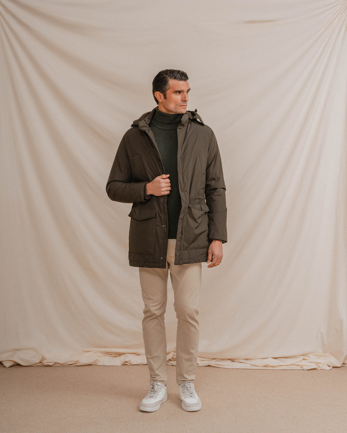 Parka con capucha verde · vista 10