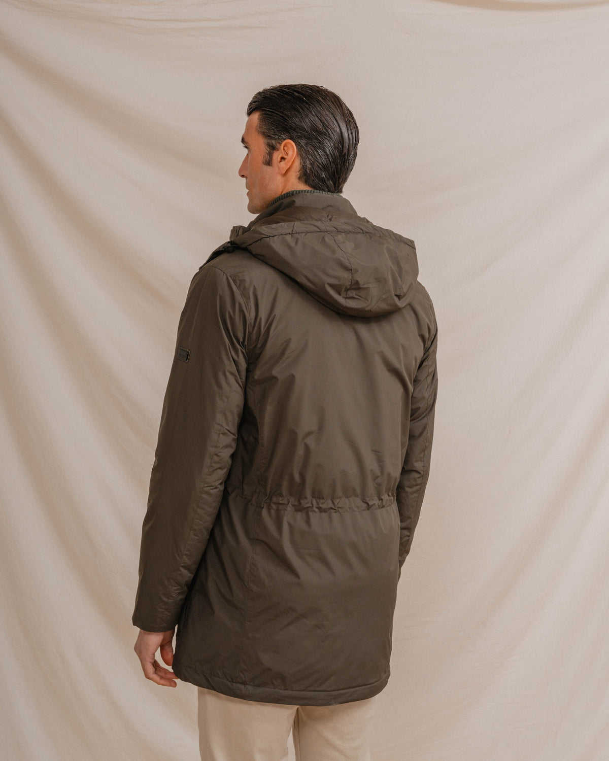 Parka con capucha verde · vista 5