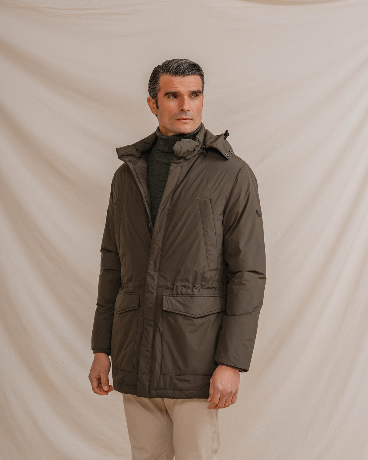 Parka con capucha verde · vista 6