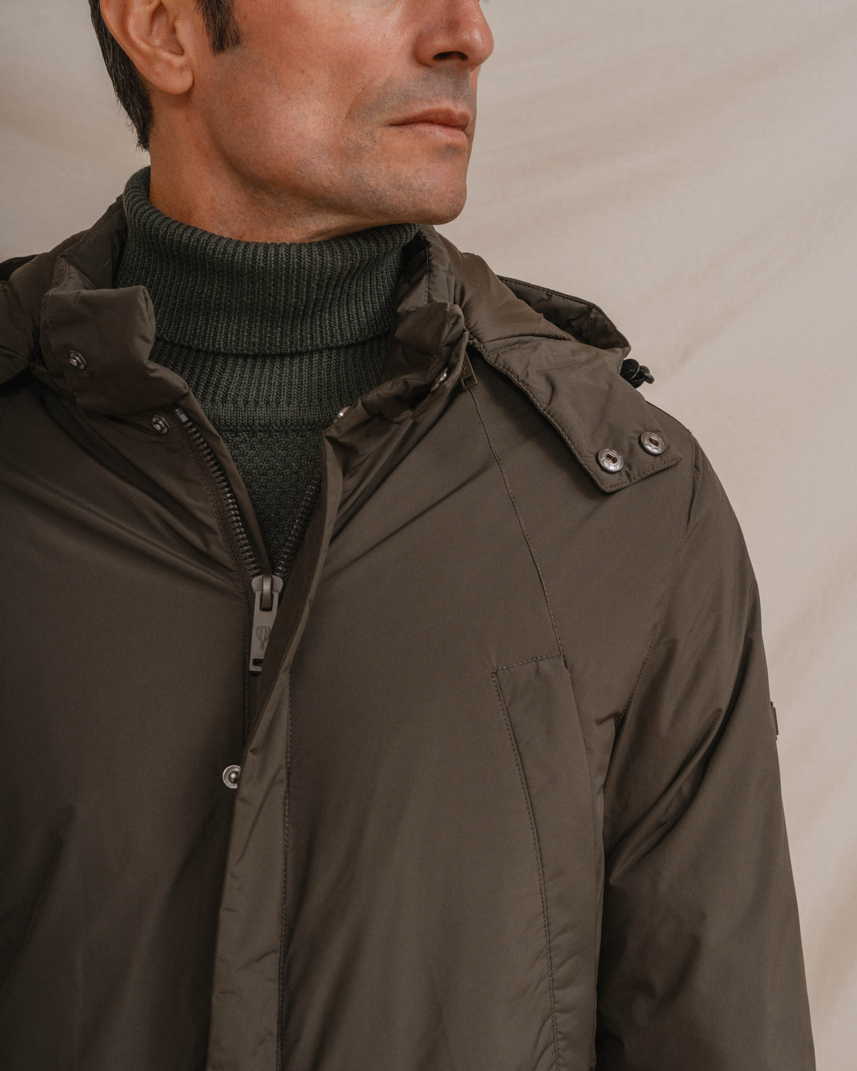 Parka con capucha verde · vista 7