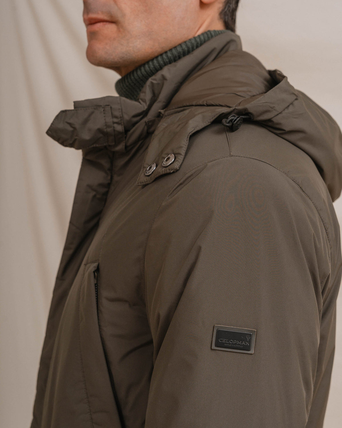 Parka con capucha verde · vista 8