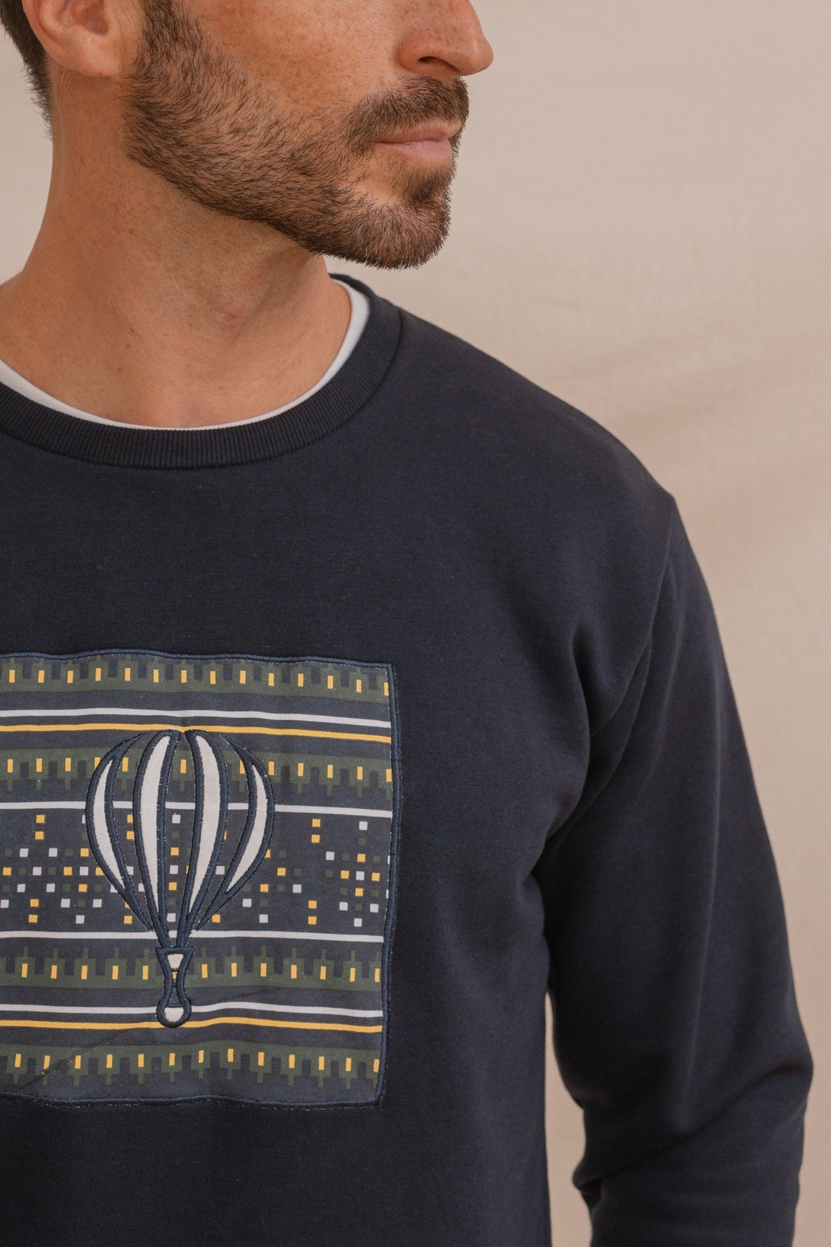 Sudadera cuadro étnico marino · vista 6