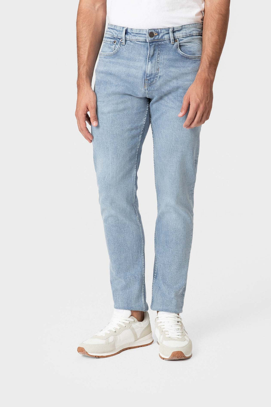 Vaquero regular fit con pespuntes camel de Celopman, imagen 1