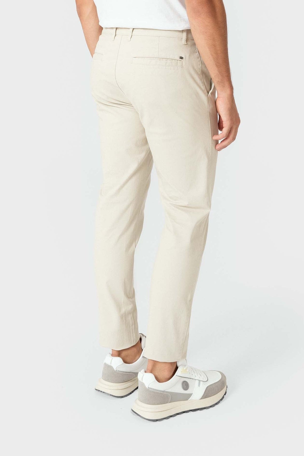 CHINO BÁSICO SLIM BEIGE CLARO