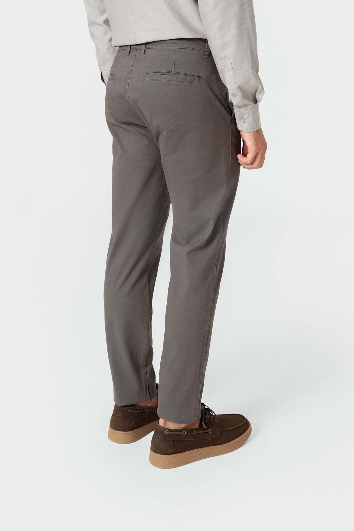 CHINO BÁSICO SLIM GRÍS