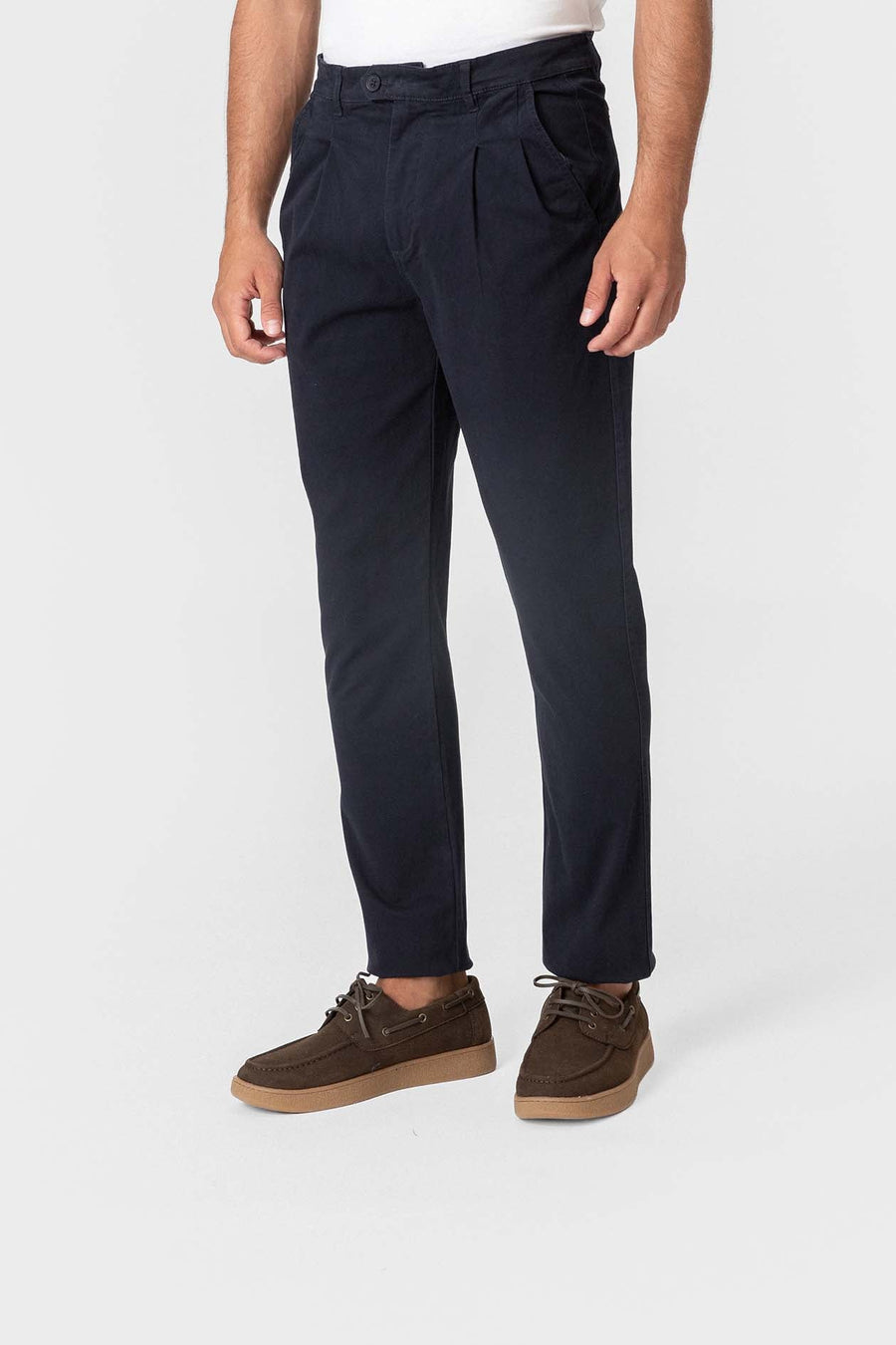 Pantalon chino bleu à pinces — image 1