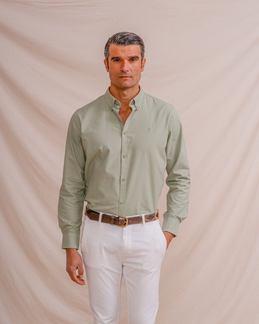 Camisa Oxford verde lisa de corte regular de Celopman, imagen 1