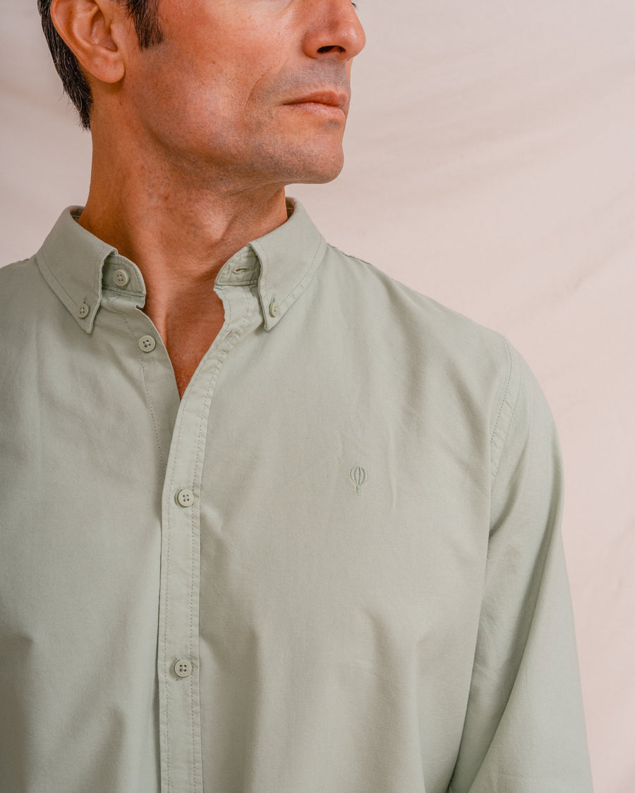 Camisa Oxford verde lisa de corte regular de Celopman, imagen 2