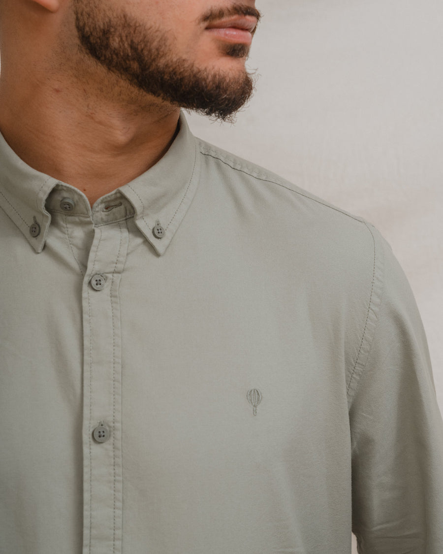 Camisa Oxford verde lisa con logo al tono de Celopman, imagen 2