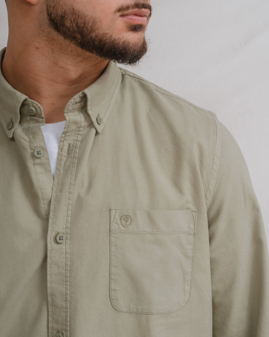 Camisa Oxford verde de hombre con bolsillo bordado de Celopman, imagen 2