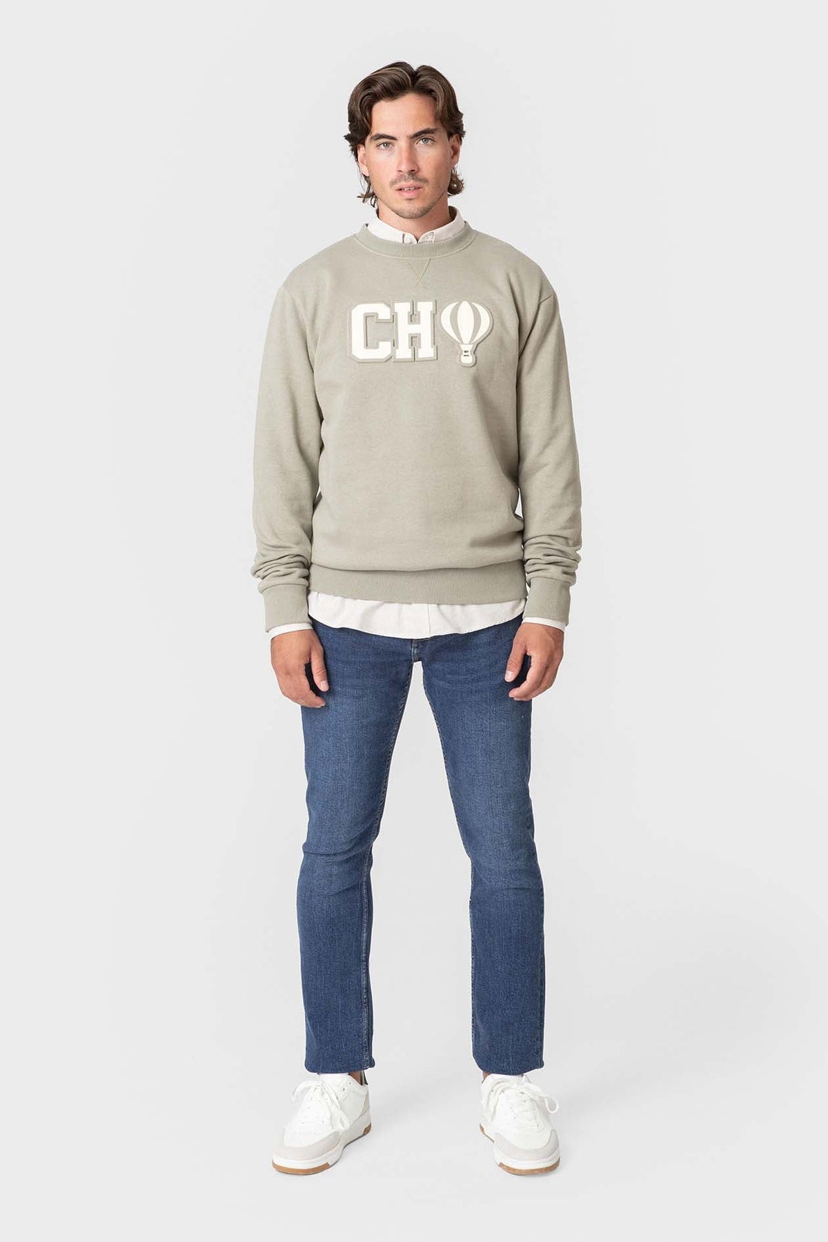 Sweat-shirt homme avec globe et lettrage contrastant — image 1