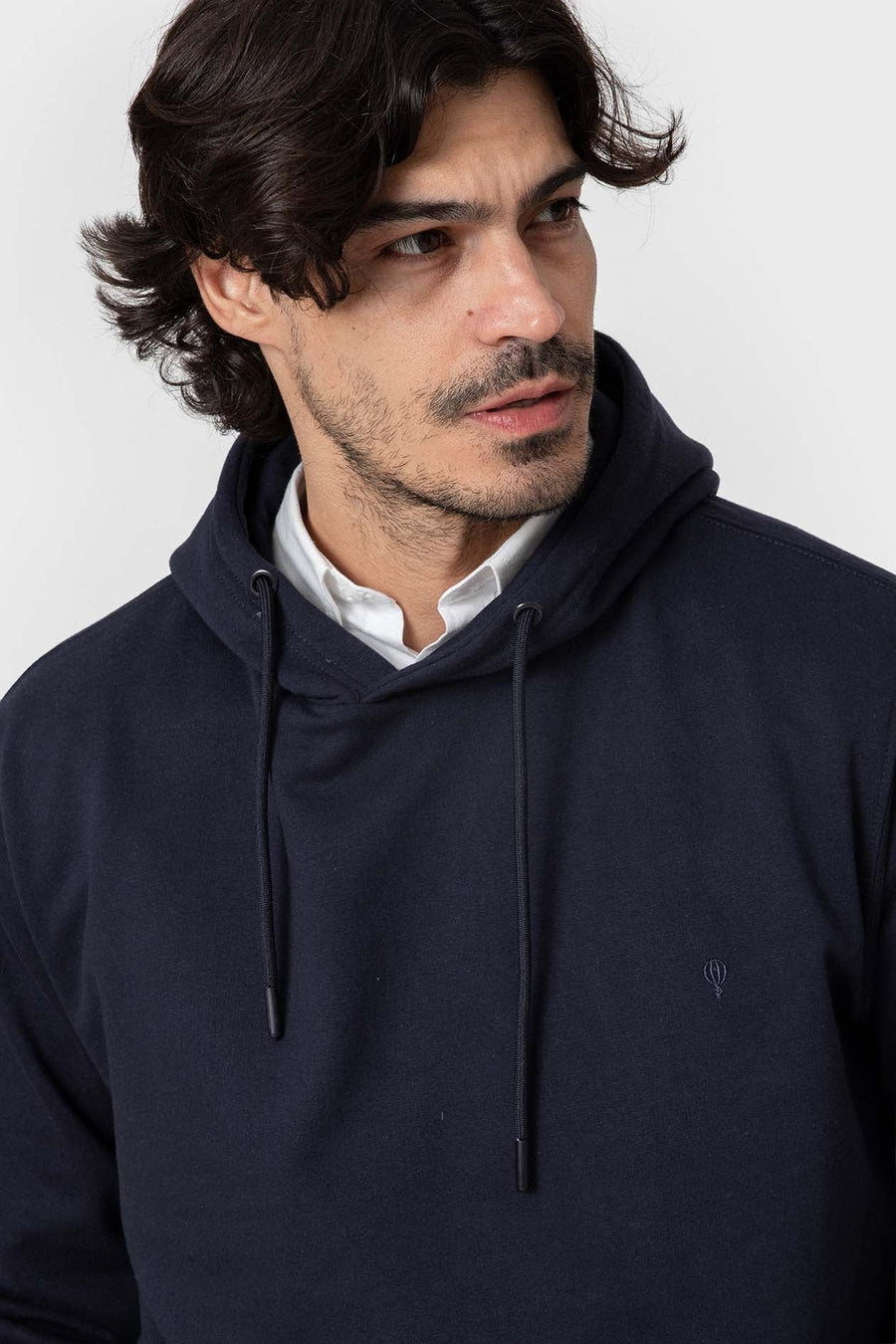 SUDADERA CON CAPUCHA AZUL TIPO CANGURO