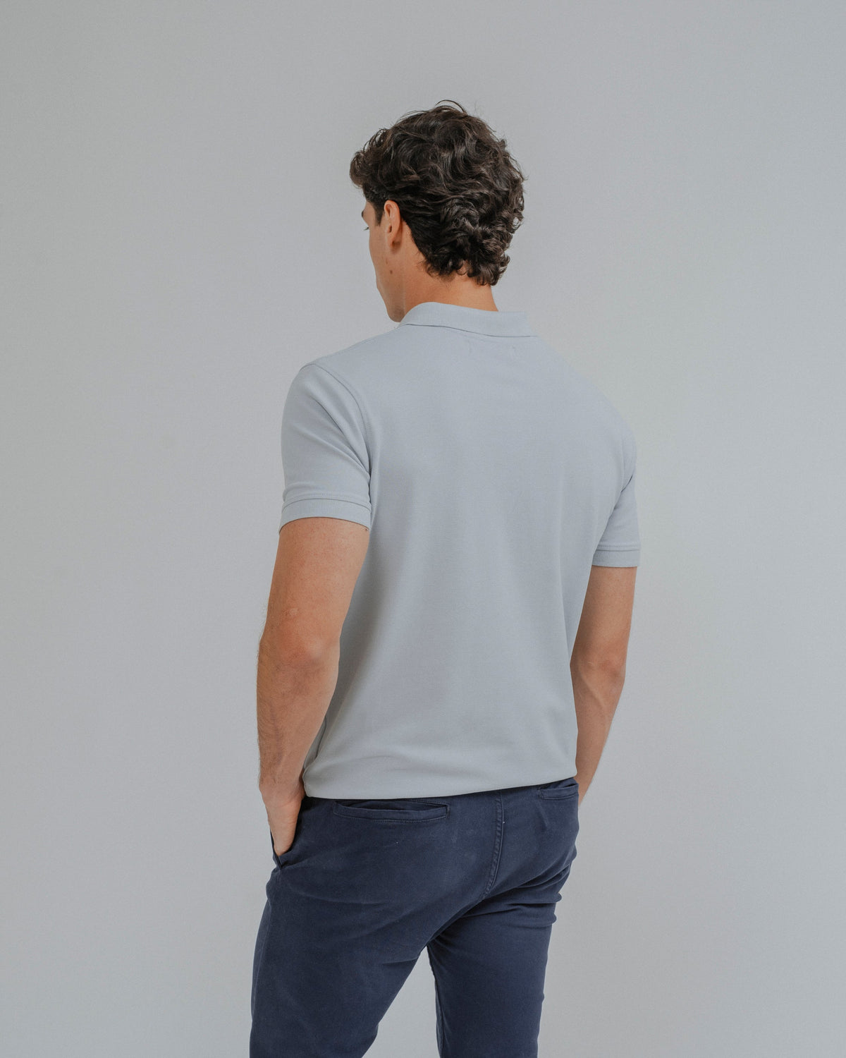 POLO BÁSICO REGULAR FIT CELESTE