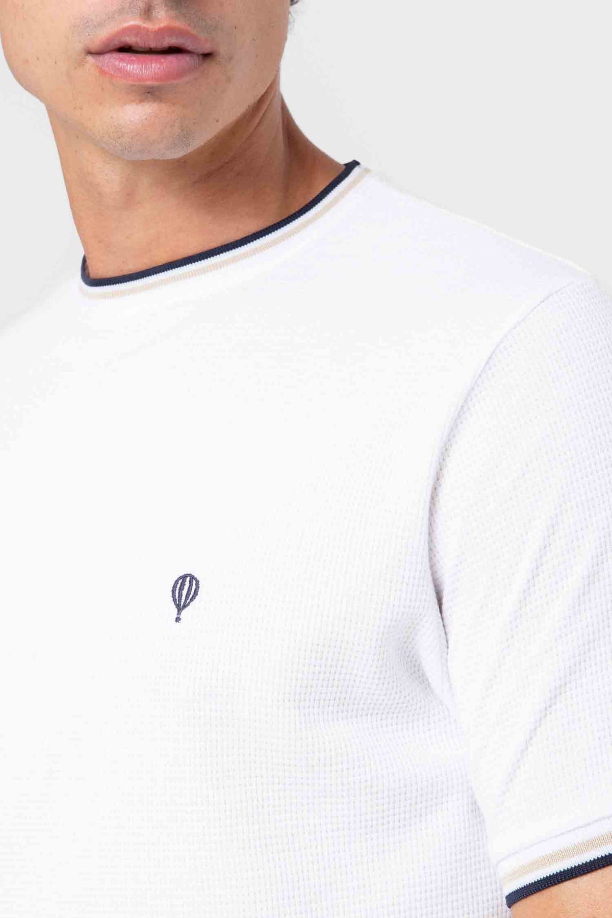 CAMISETA ESTRUCTURA RIBETE BICOLOR