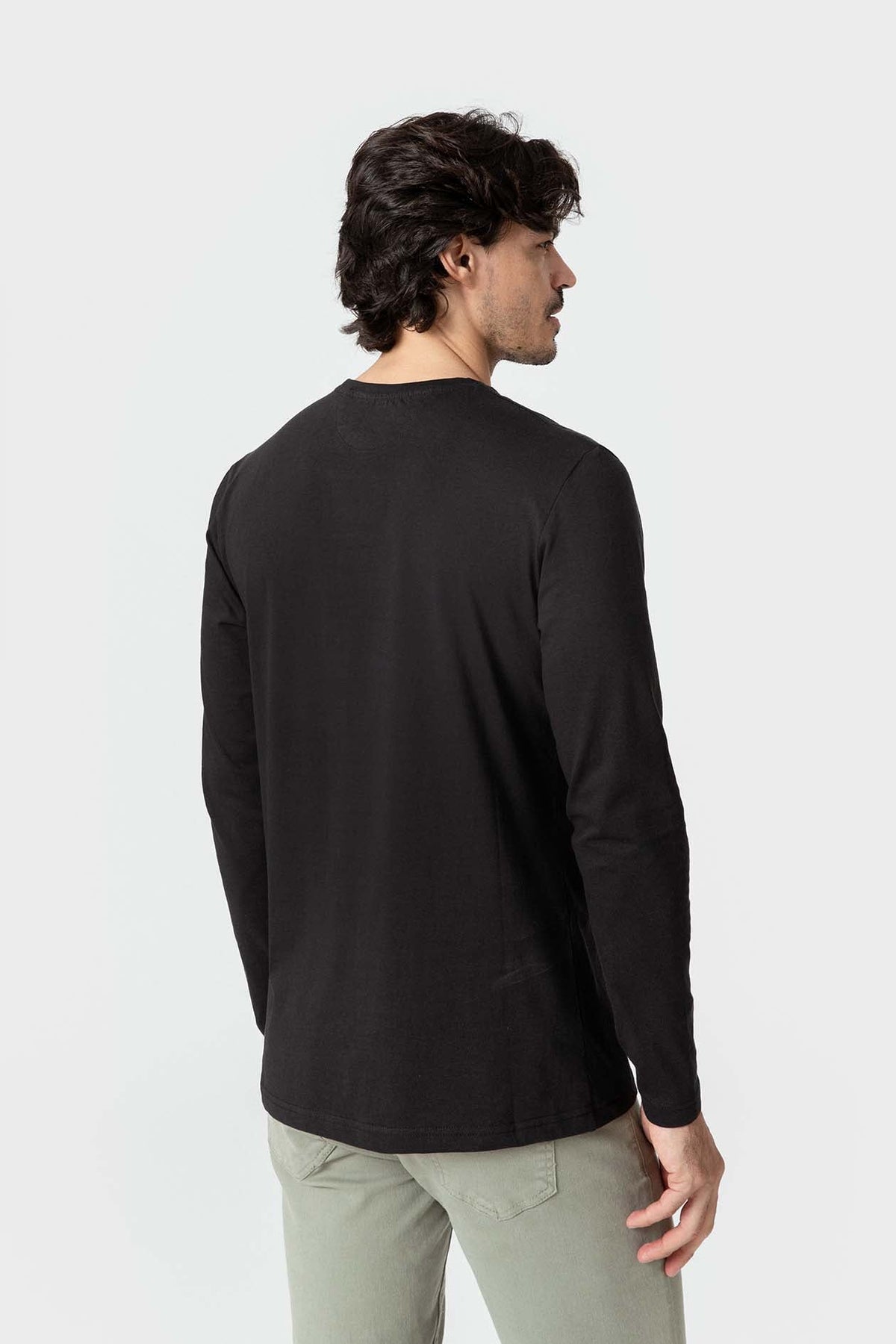 CAMISETA BASICA NEGRA MANGA LARGA