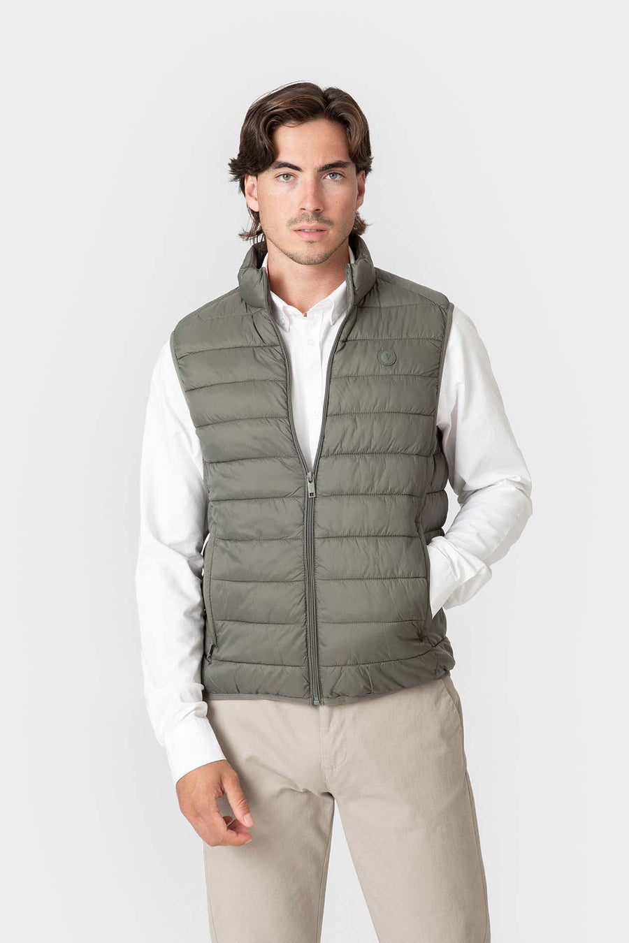 Chaleco acolchado verde con logo frontal de Celopman, imagen 1
