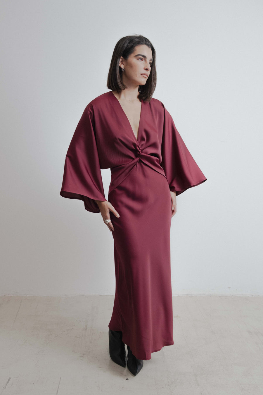 VESTIDO SATINADO NUDO