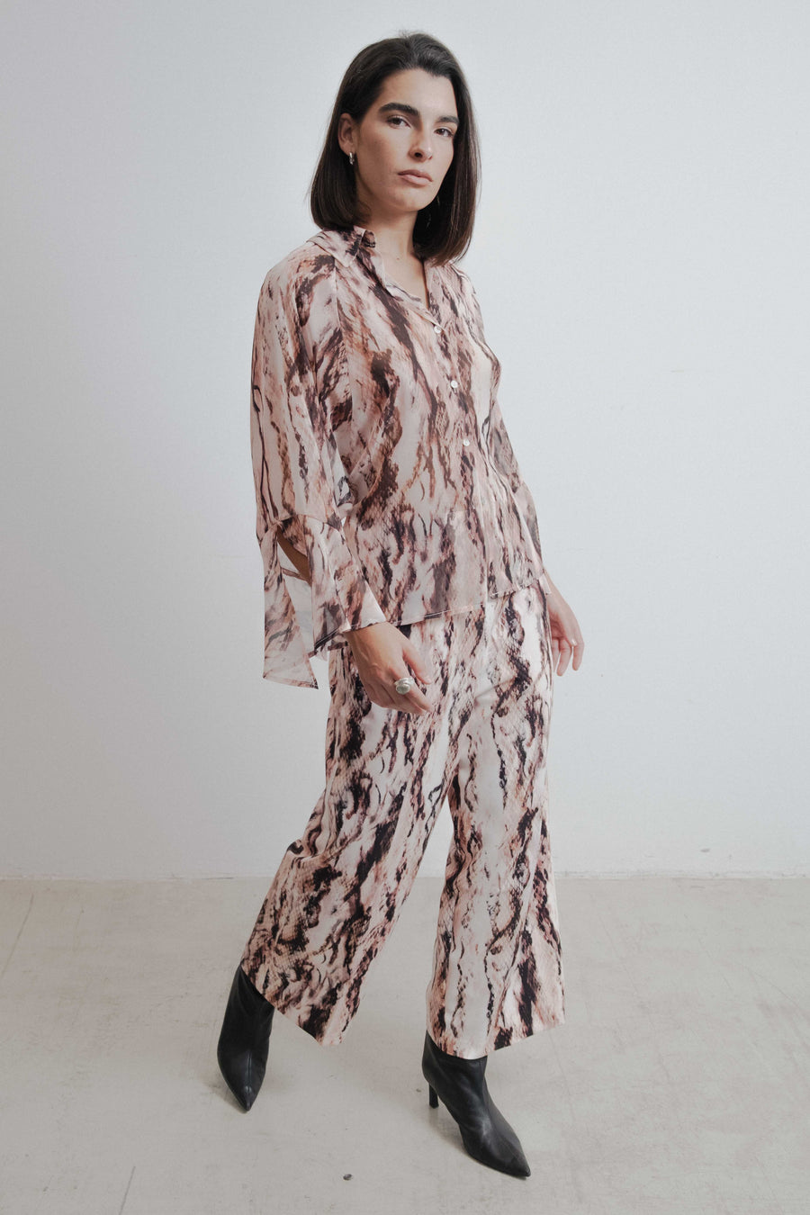CAMISA SEMITRANSPARENTE ESTAMPADA