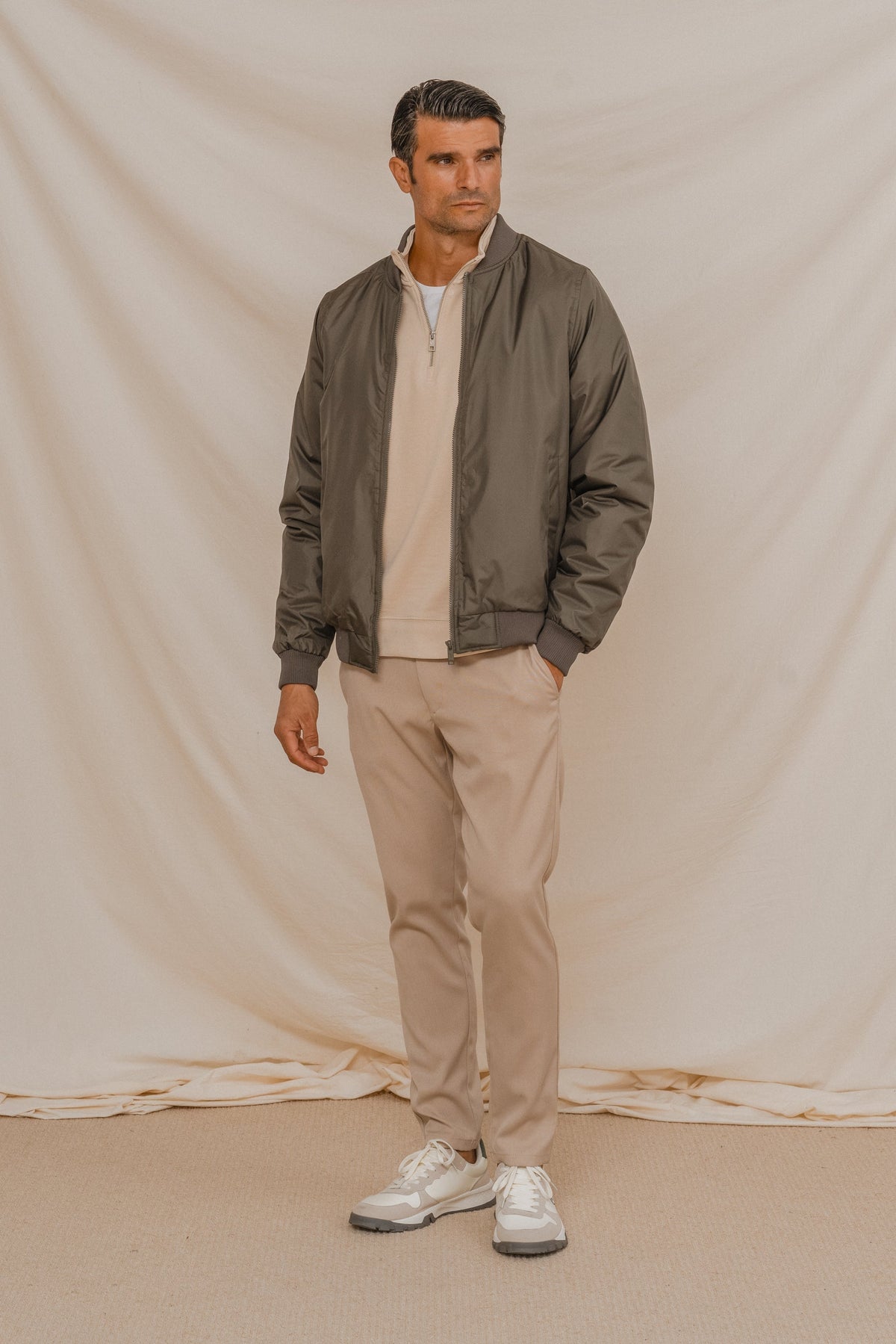 Cazadora bomber verde · vista 8