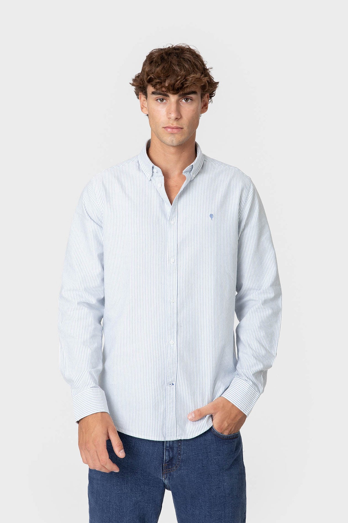 Camisa Oxford de rayas celestes de hombre · vista 1