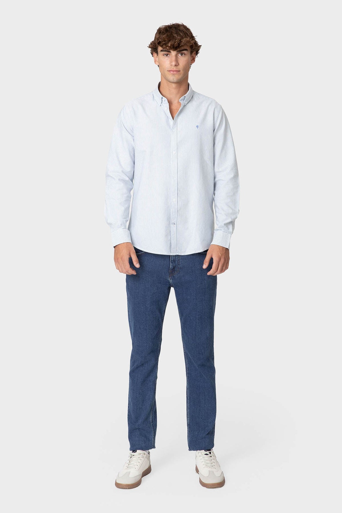 Camisa Oxford de rayas celestes de hombre · vista 3