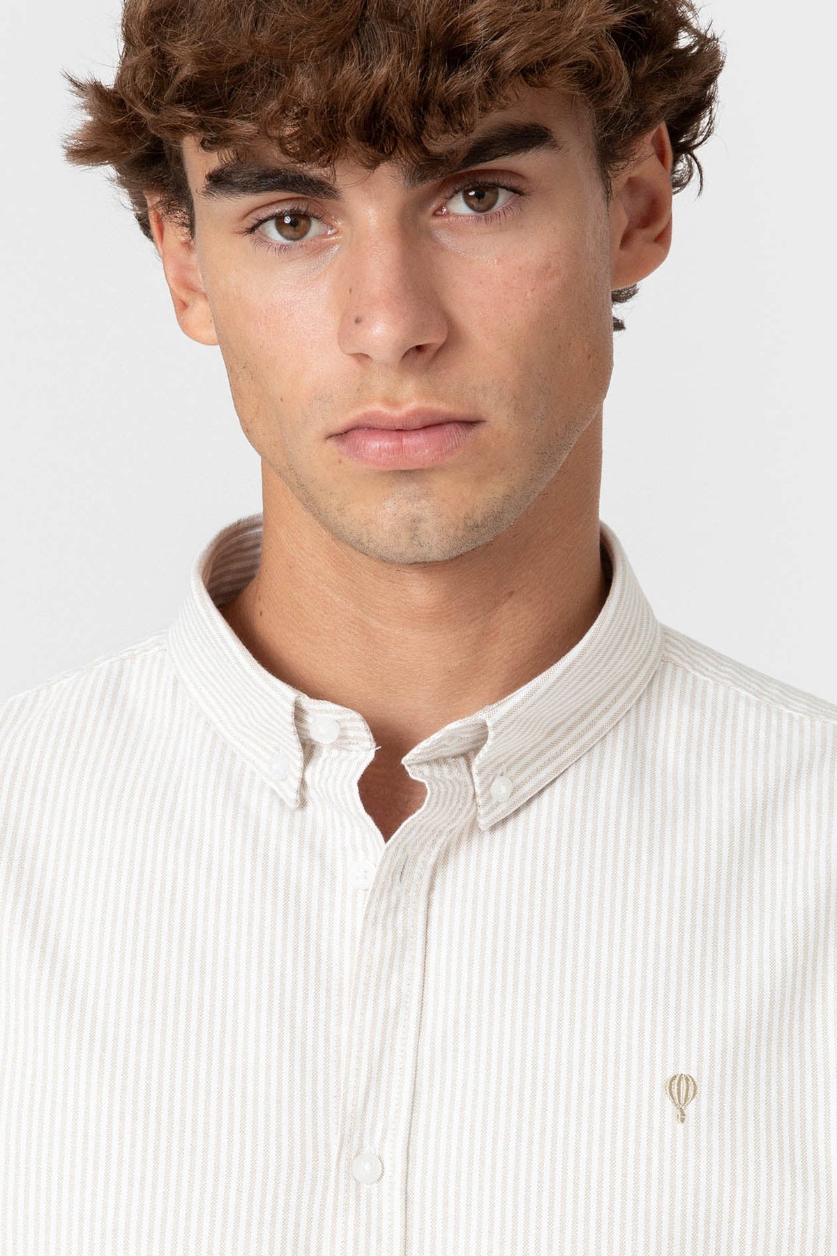 Camisa Oxford de rayas claras de hombre · vista 2