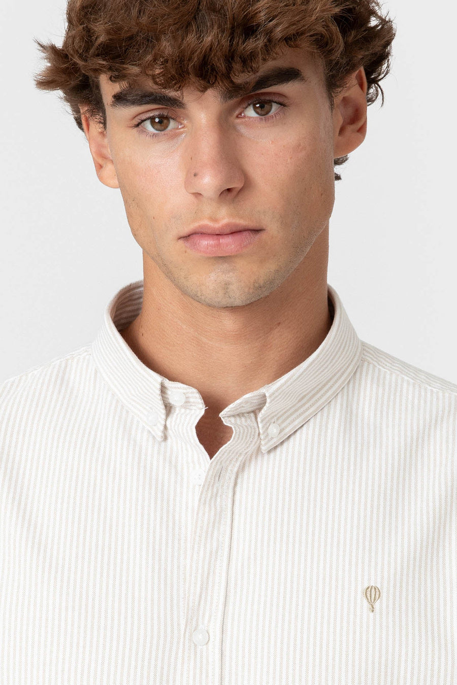 Camisa Oxford de rayas claras de hombre · vista 2