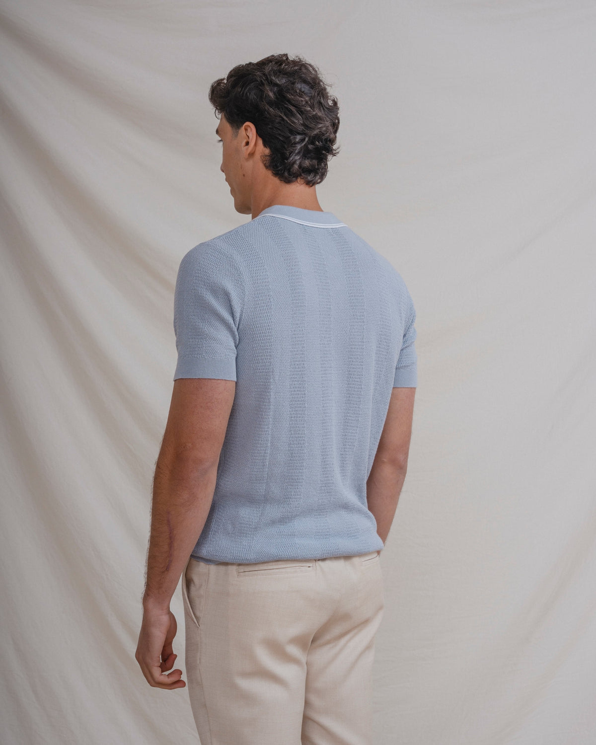 Polo tricot celeste de hombre · vista 4