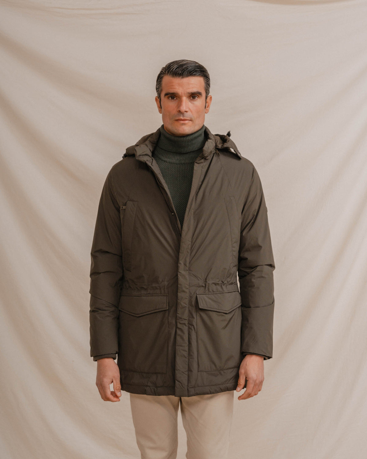 Parka con capucha verde · vista 12
